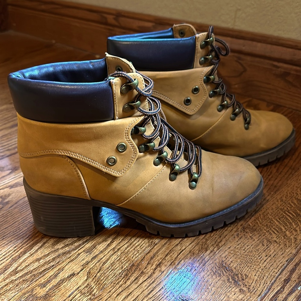 Maurices Heeled Boots size 8.5